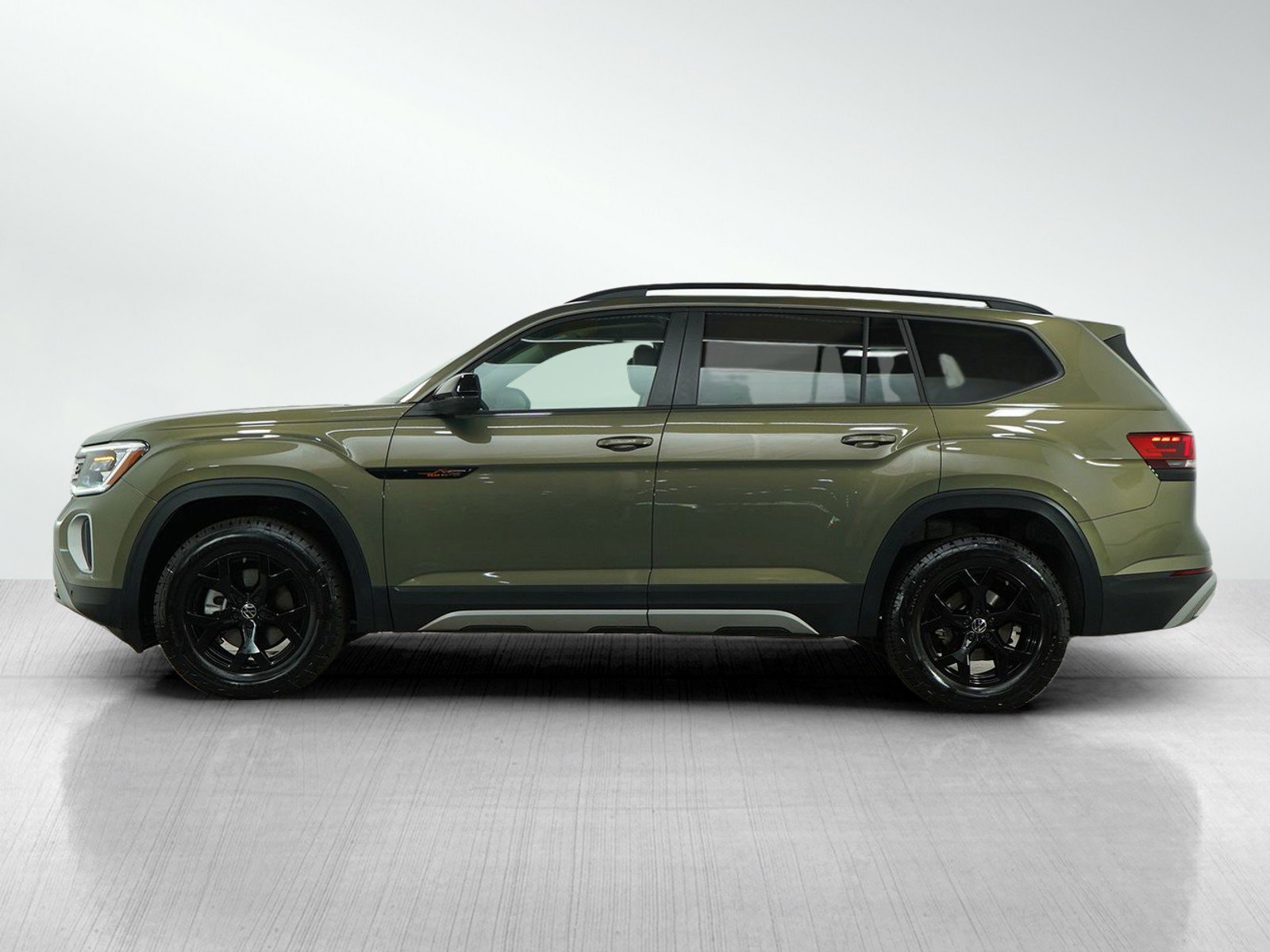 Used 2024 Volkswagen Atlas Atlas Peak Edition with VIN 1V2CR2CA4RC612408 for sale in Hopkins, Minnesota