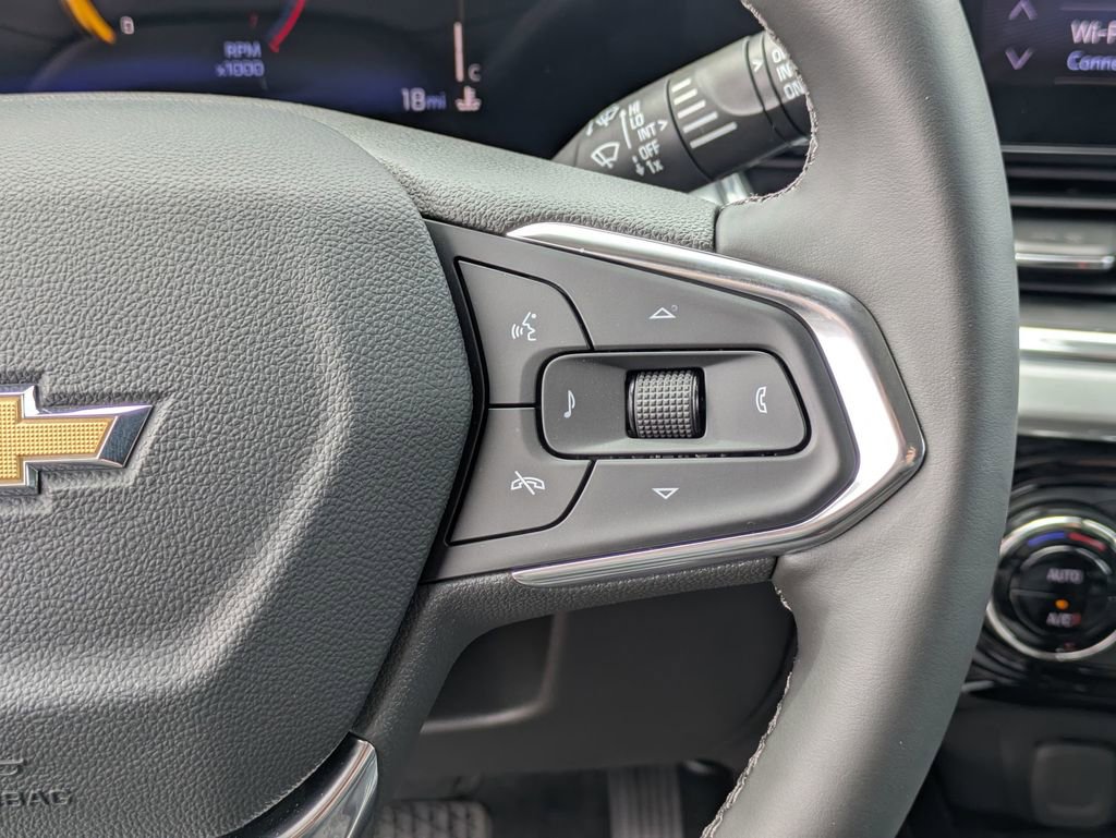 2025 Chevrolet Trax LT photo 17