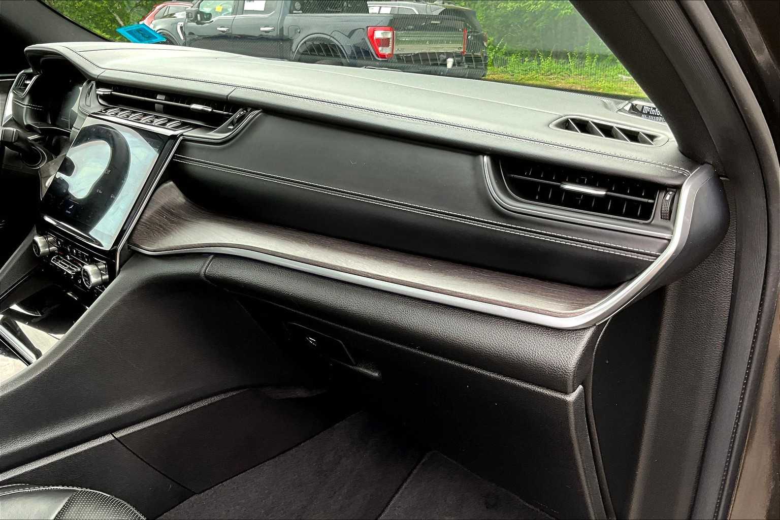 2022 Jeep Grand Cherokee Overland photo 17