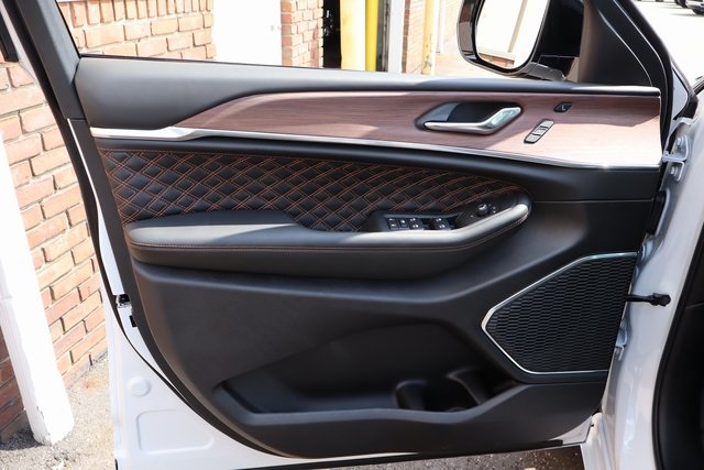 2025 Jeep Grand Cherokee L Summit photo 7