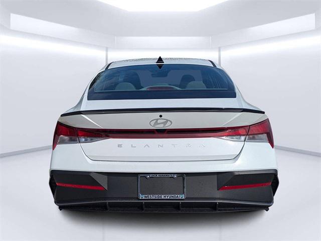 2025 Hyundai Elantra SEL Sport photo 4