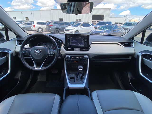 2022 Toyota RAV4 XLE Premium photo 18