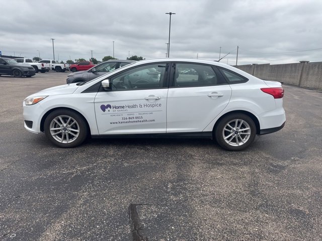 2017 Ford Focus SE photo 3