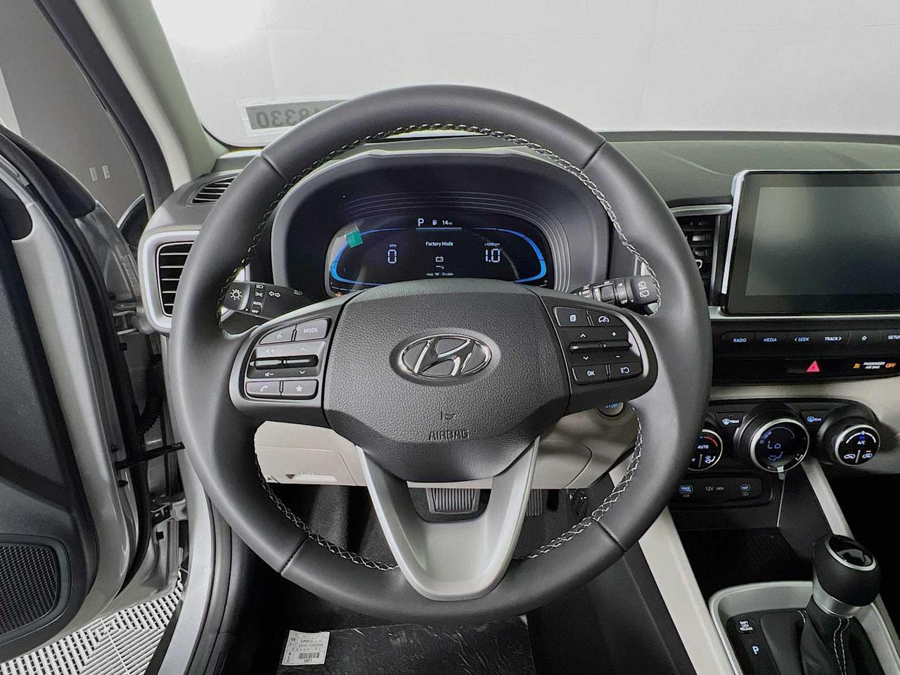 2025 Hyundai Venue SEL photo 5