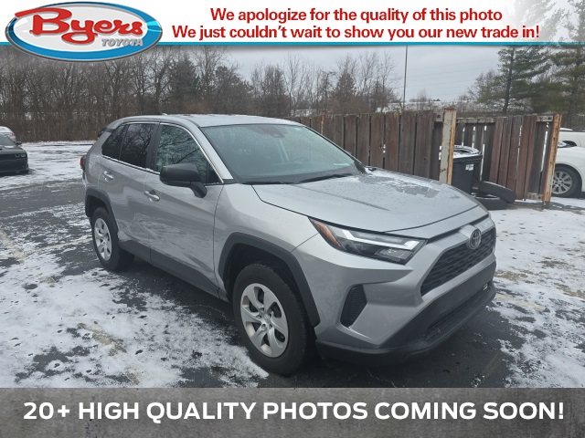 2024 Toyota RAV4 LE's photo