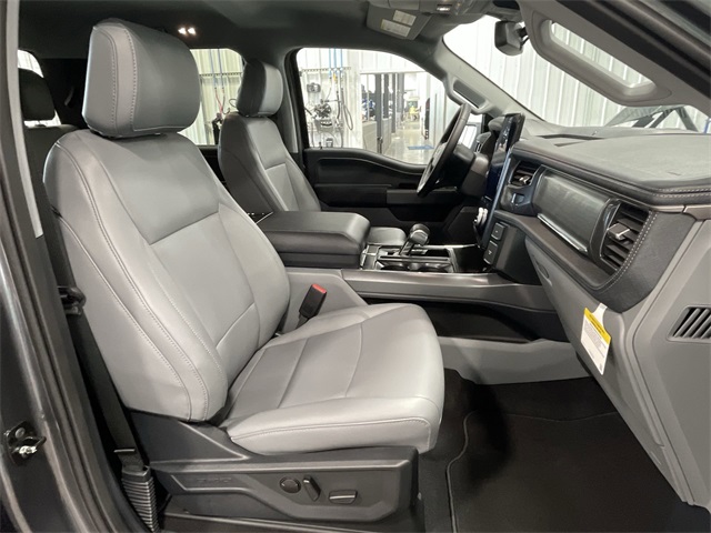2025 Ford F-150 Lightning photo 26
