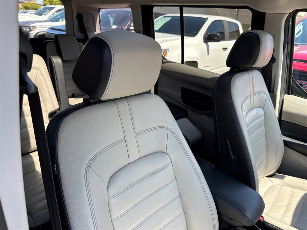 2019 Ford Transit Connect Titanium photo 2