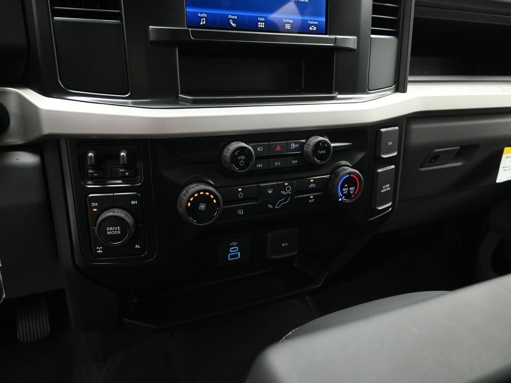 2025 Ford F-250 photo 14