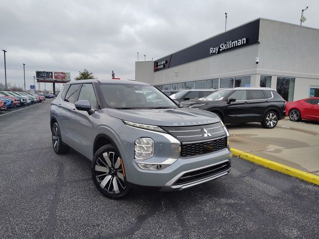 2025 Mitsubishi Outlander SE's photo