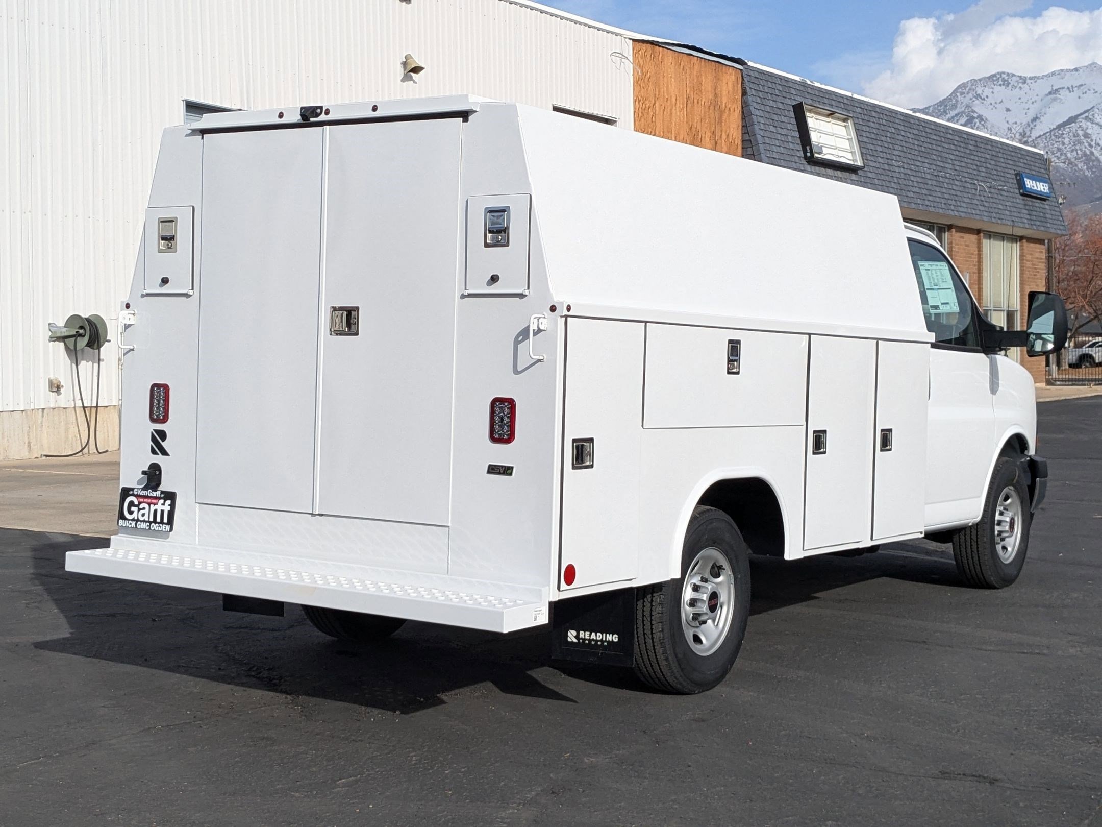 2025 Gmc Savana Cutaway 3500 photo 3