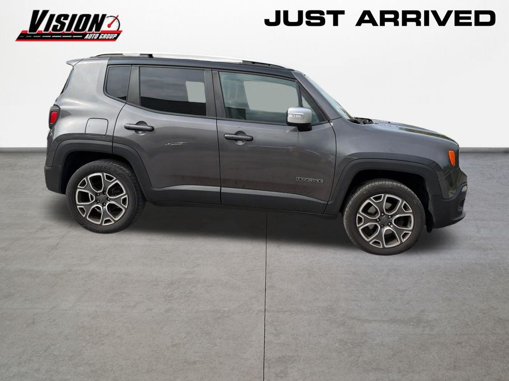 2016 Jeep Renegade Limited photo 4