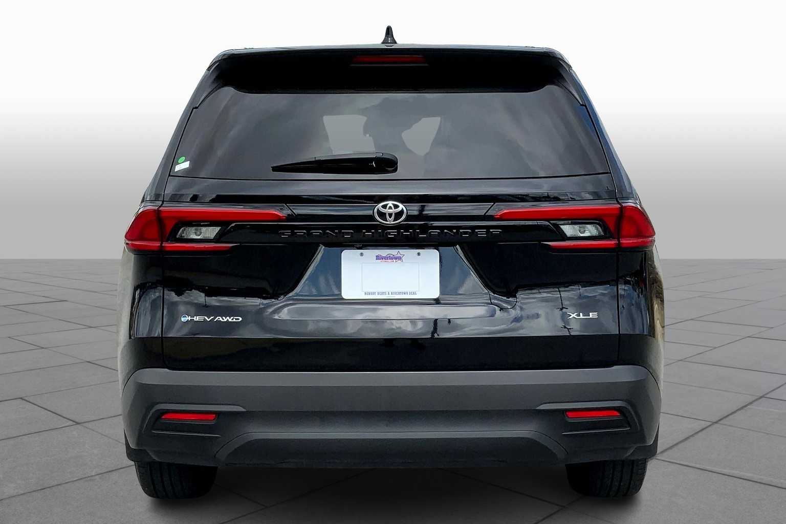 2024 Toyota Highlander Hybrid XLE photo 3