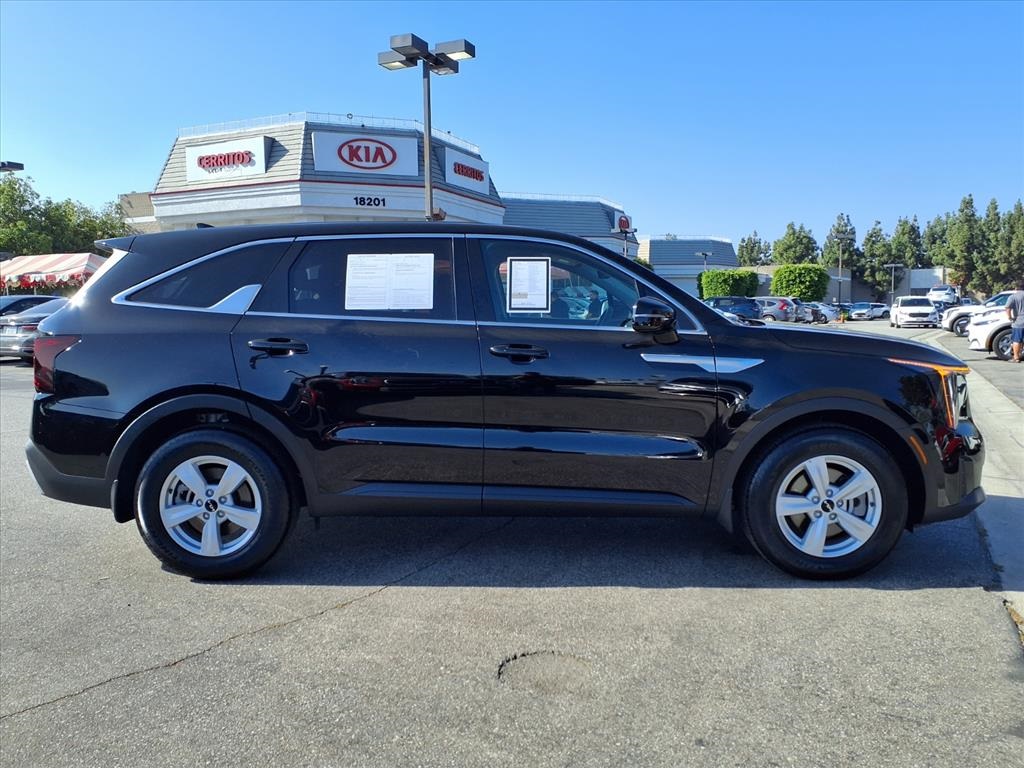 2025 Kia Sorento LX photo 6