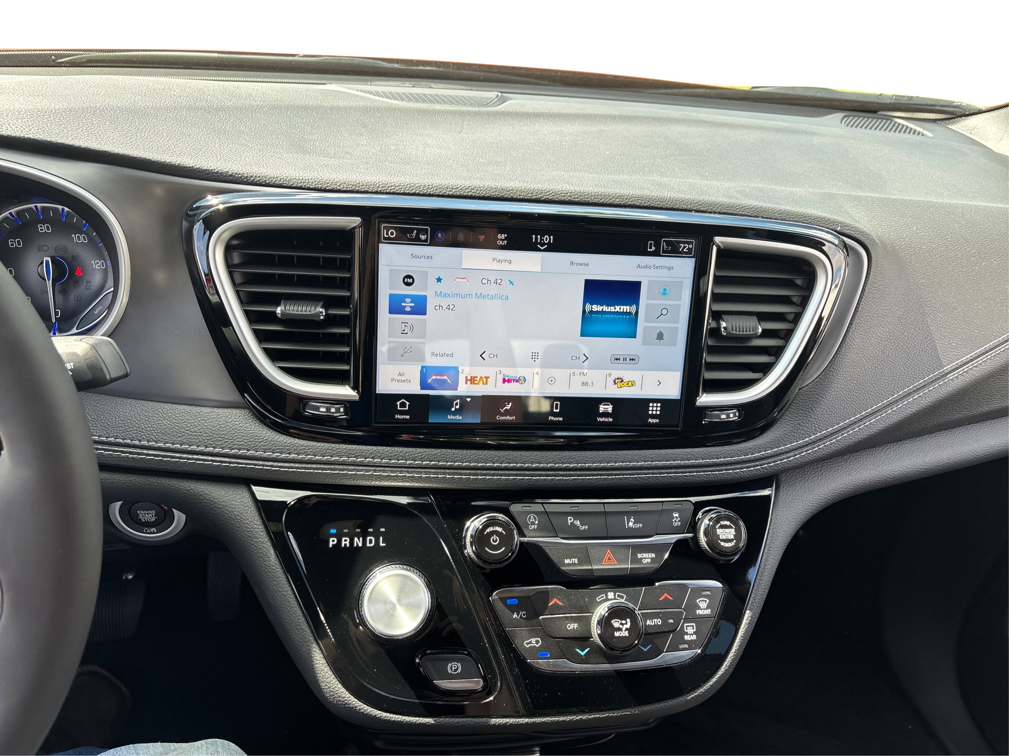 2026 Chrysler Pacifica photo 15