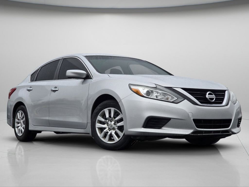 Used 2018 Nissan Altima S with VIN 1N4AL3AP0JC470267 for sale in Bountiful, UT