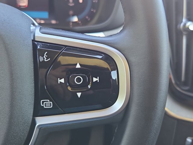 2025 Volvo XC60 B5 Plus photo 16