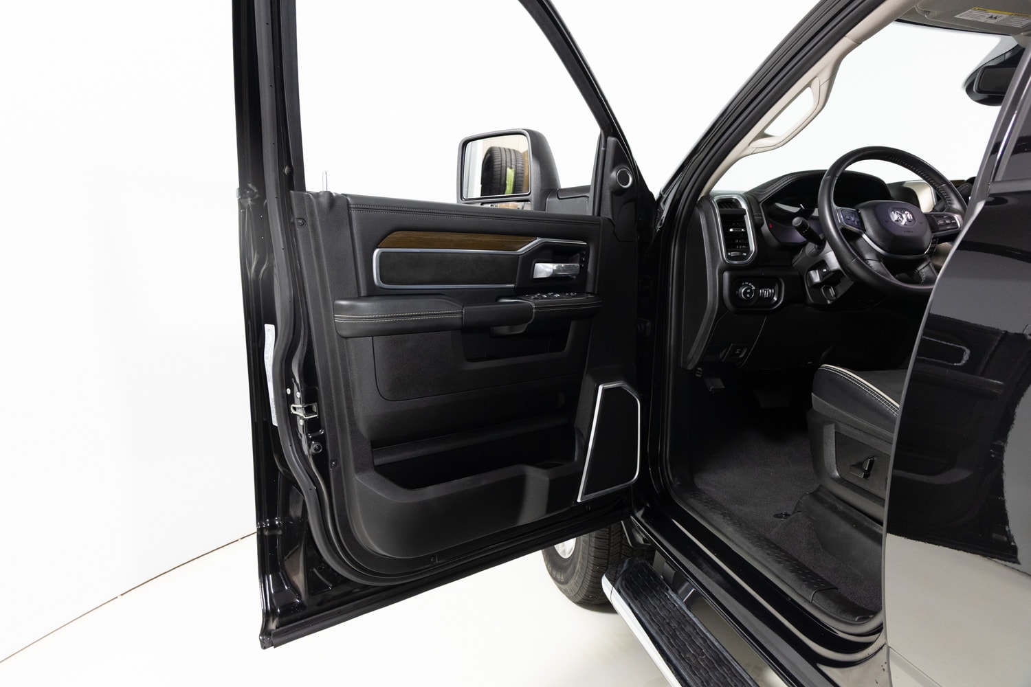 2024 Ram 2500 Laramie photo 3