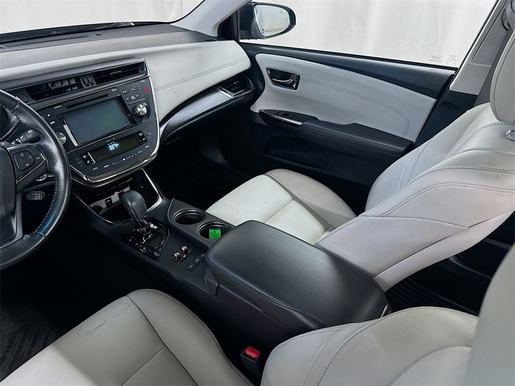 2016 Toyota Avalon XLE Premium photo 18