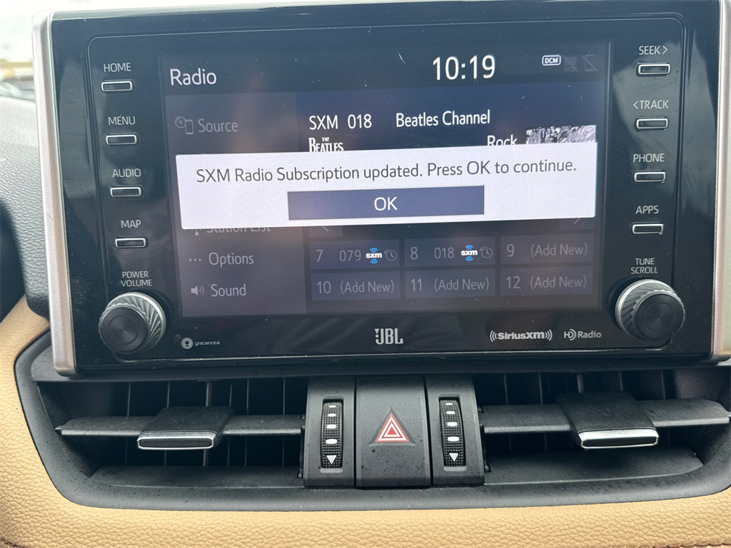 2019 Toyota RAV4 XLE Premium photo 27