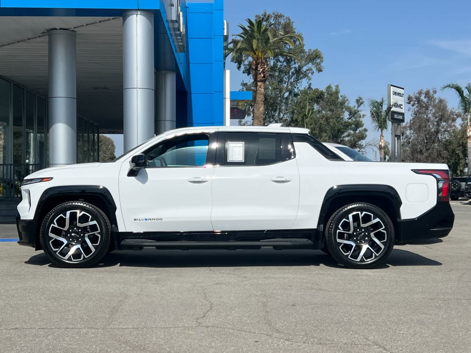 Used 2025 Chevrolet Silverado EV RST with VIN 1GC402EL7SU406711 for sale in Delano, CA