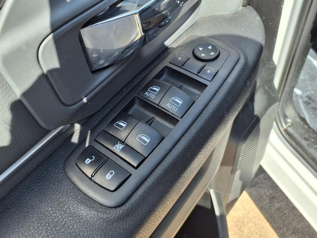 2022 Ram 1500 Classic SLT photo 18