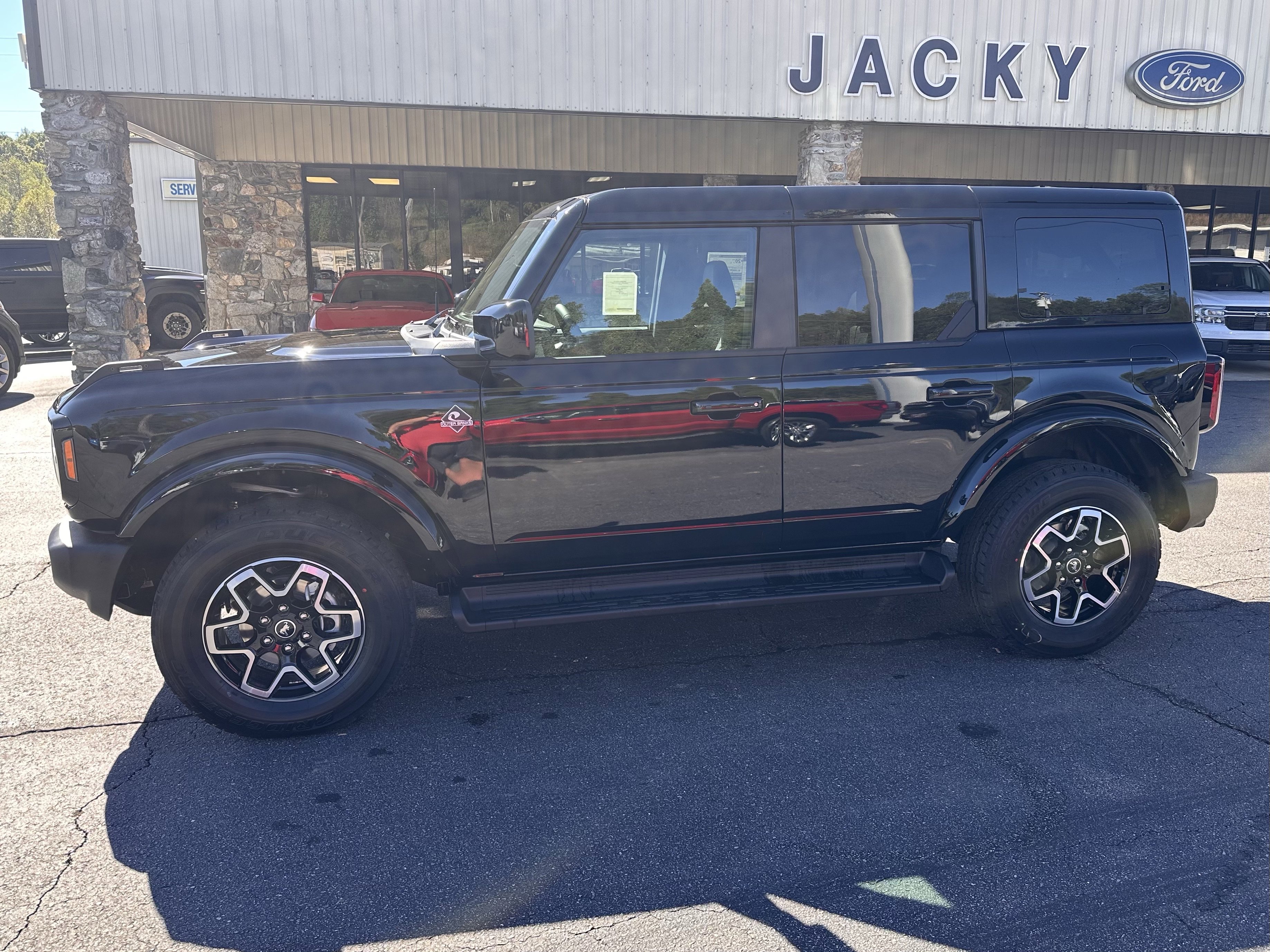 2025 Ford Bronco 4-Door Outer Banks's photo