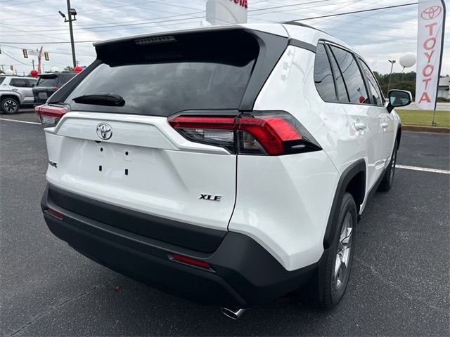 2025 Toyota RAV4 XLE photo 2
