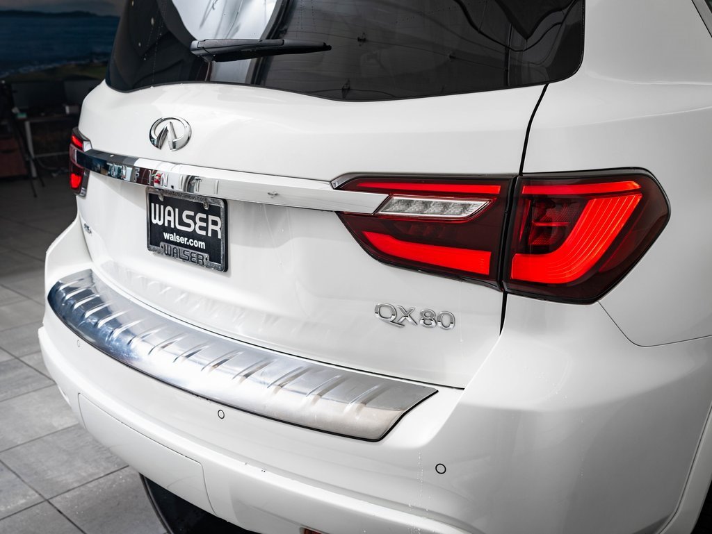 2021 Infiniti QX80 Luxe photo 17