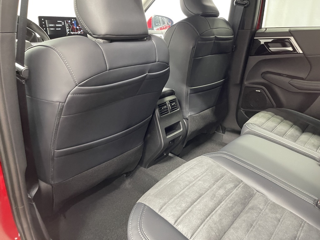 2025 Mitsubishi Outlander SE photo 22