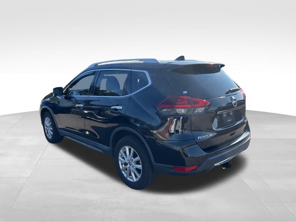 2018 Nissan Rogue SV photo 3
