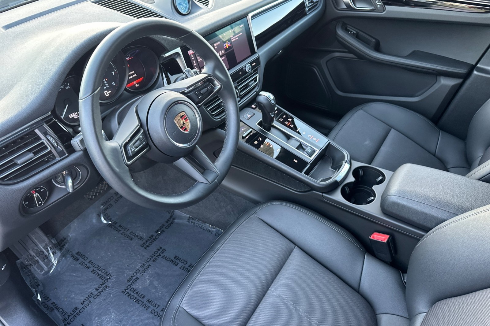 2024 Porsche Macan T photo 3