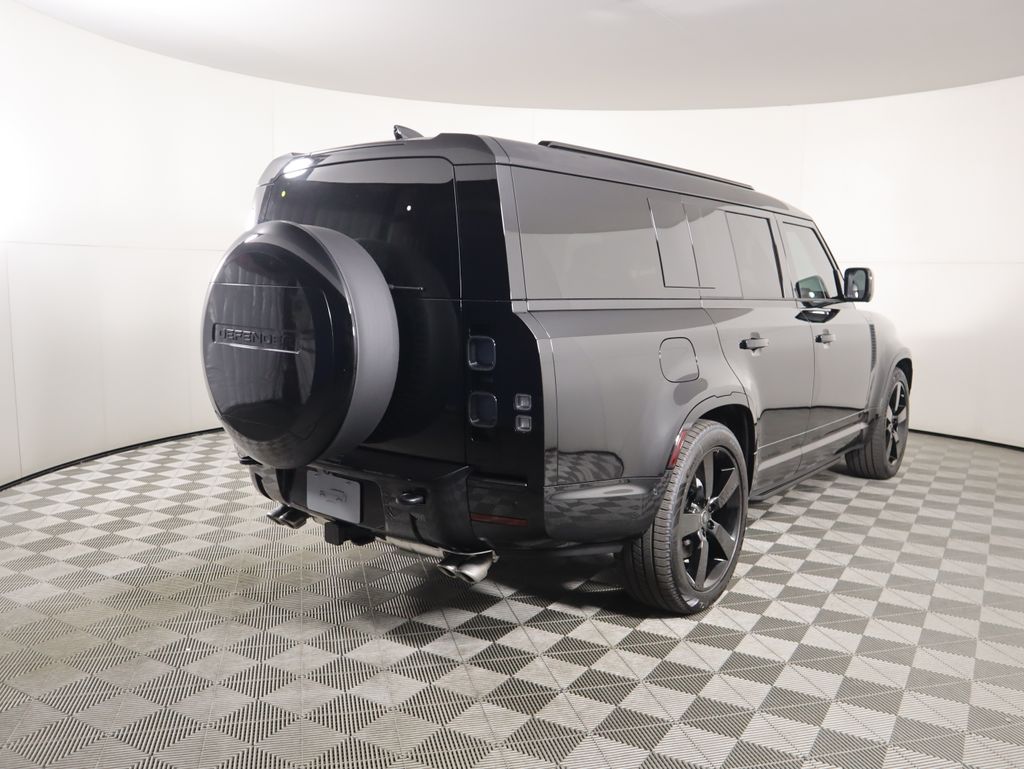 2025 Land Rover Defender 130 V8 photo 5
