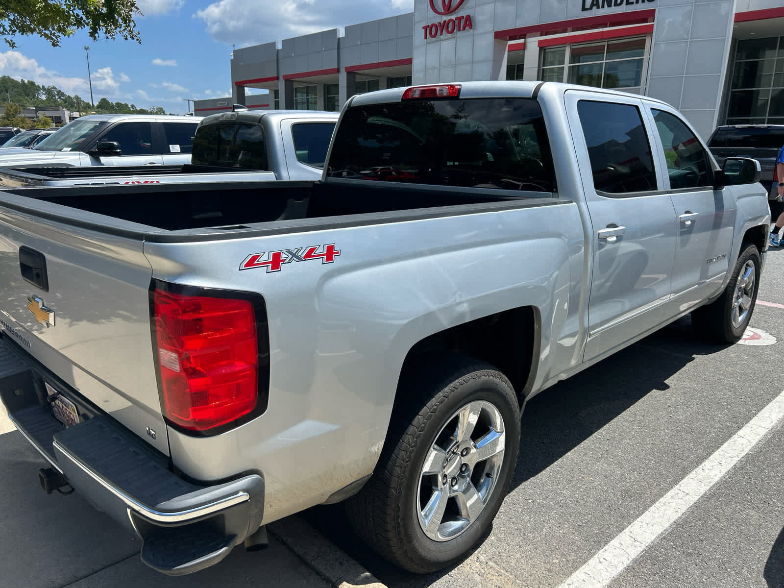 Used 2015 Chevrolet Silverado 1500 LT with VIN 3GCUKREH1FG293507 for sale in Little Rock