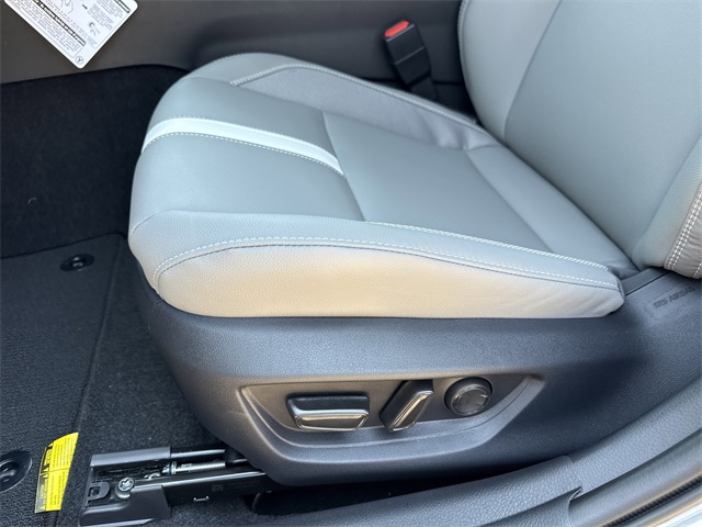 2025 Toyota Camry SE photo 9