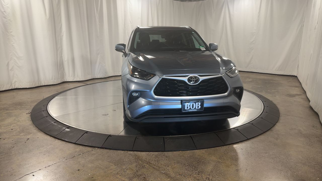 2021 Toyota Highlander XLE photo 4