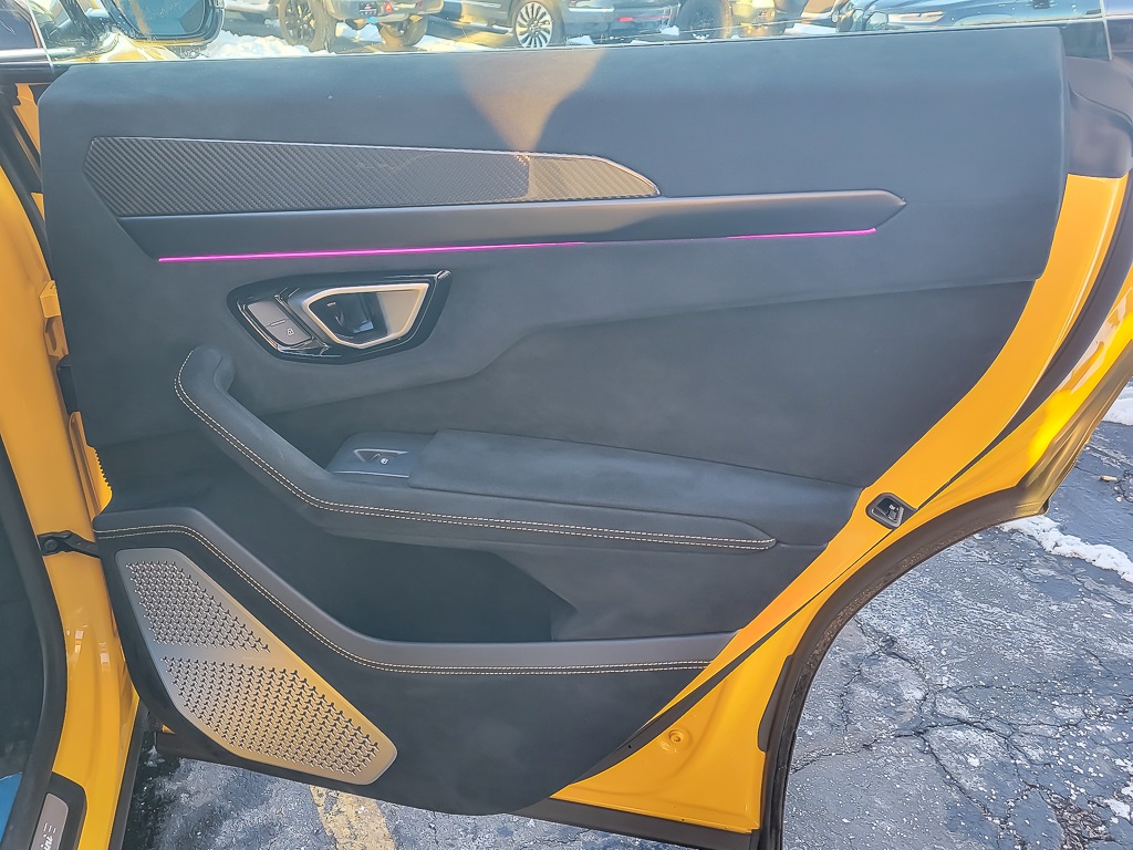 2023 LAMBORGHINI URUS - Image 21