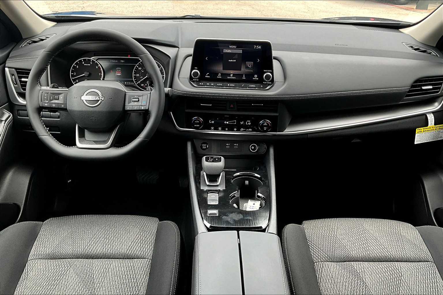 2025 Nissan Rogue SV photo 5