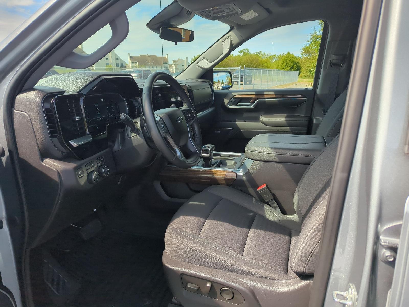 2023 Chevrolet Silverado 1500 RST photo 10