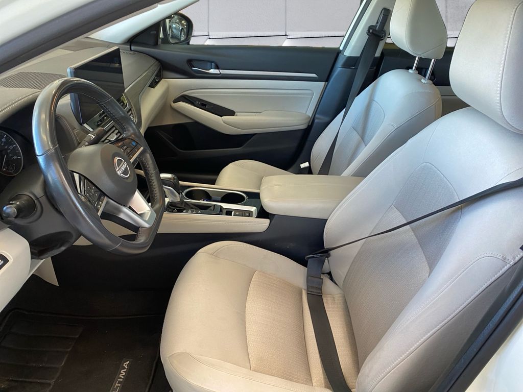 2023 Nissan Altima 2.5 SV photo 7