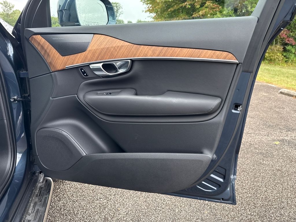 2025 Volvo XC90 Plus photo 15
