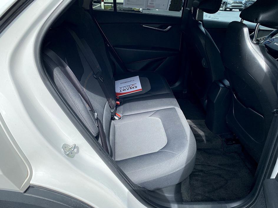 2023 Kia Niro LX photo 13