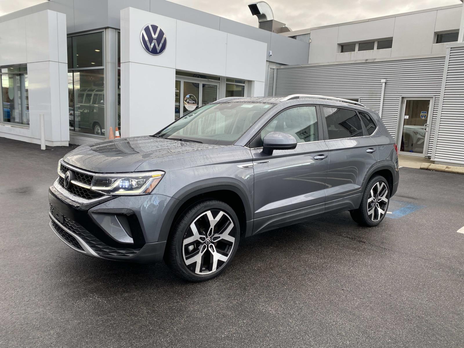 2022 Volkswagen Taos SEL's photo