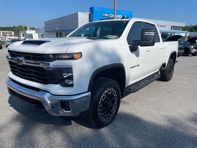 2024 Chevrolet Silverado 2500HD LT photo 3