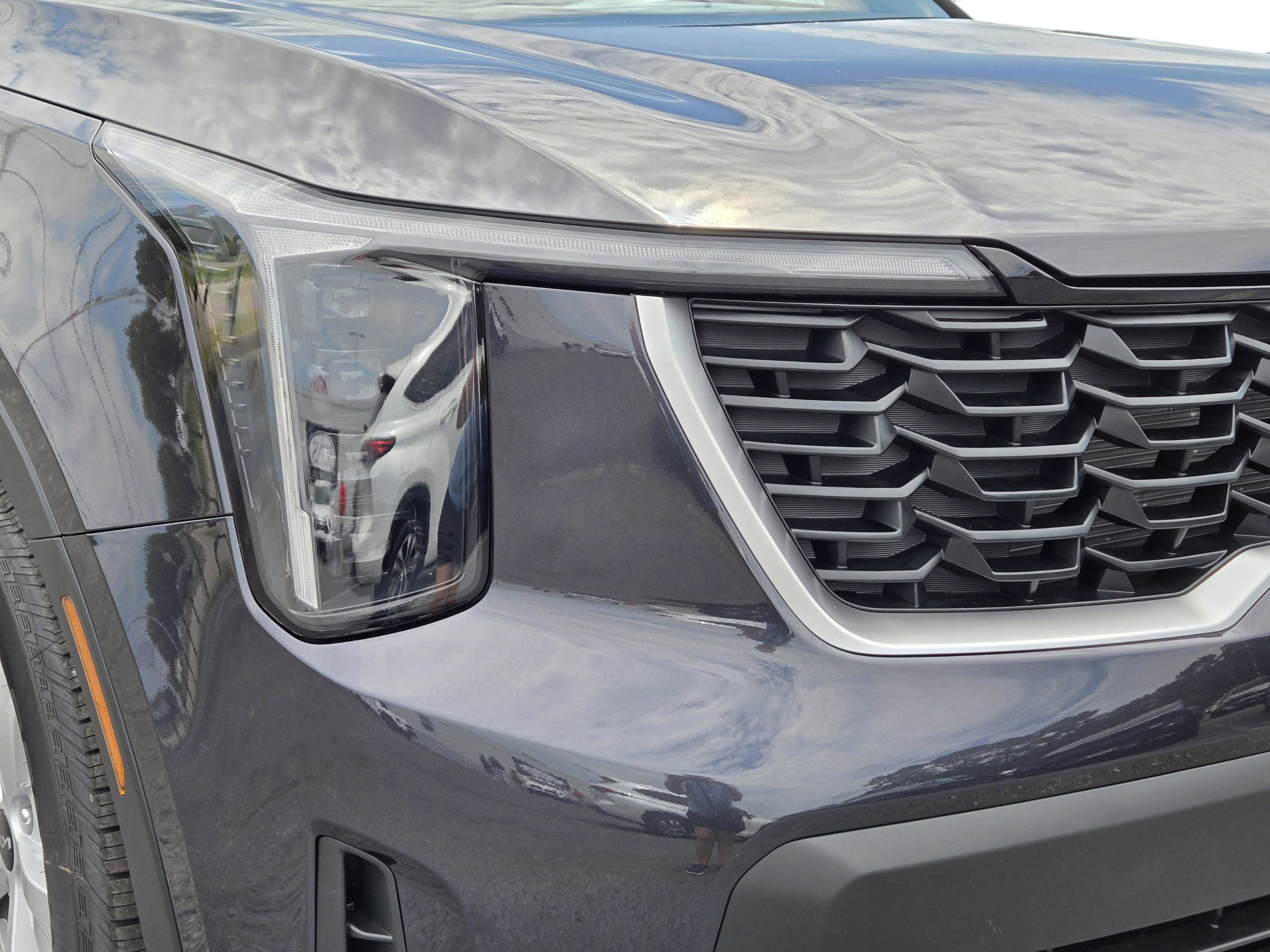 2025 Kia Sorento LX photo 3