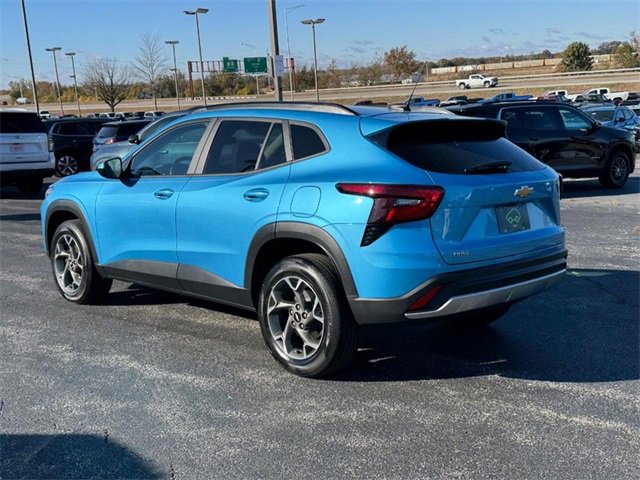 2025 Chevrolet Trax LT photo 3