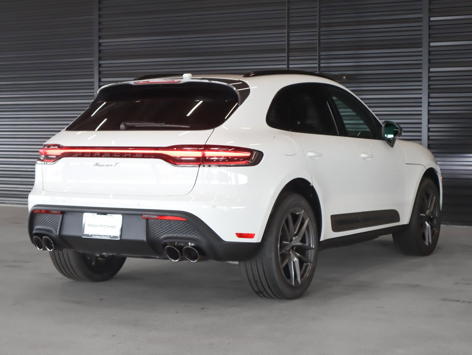 2025 Porsche Macan T photo 9