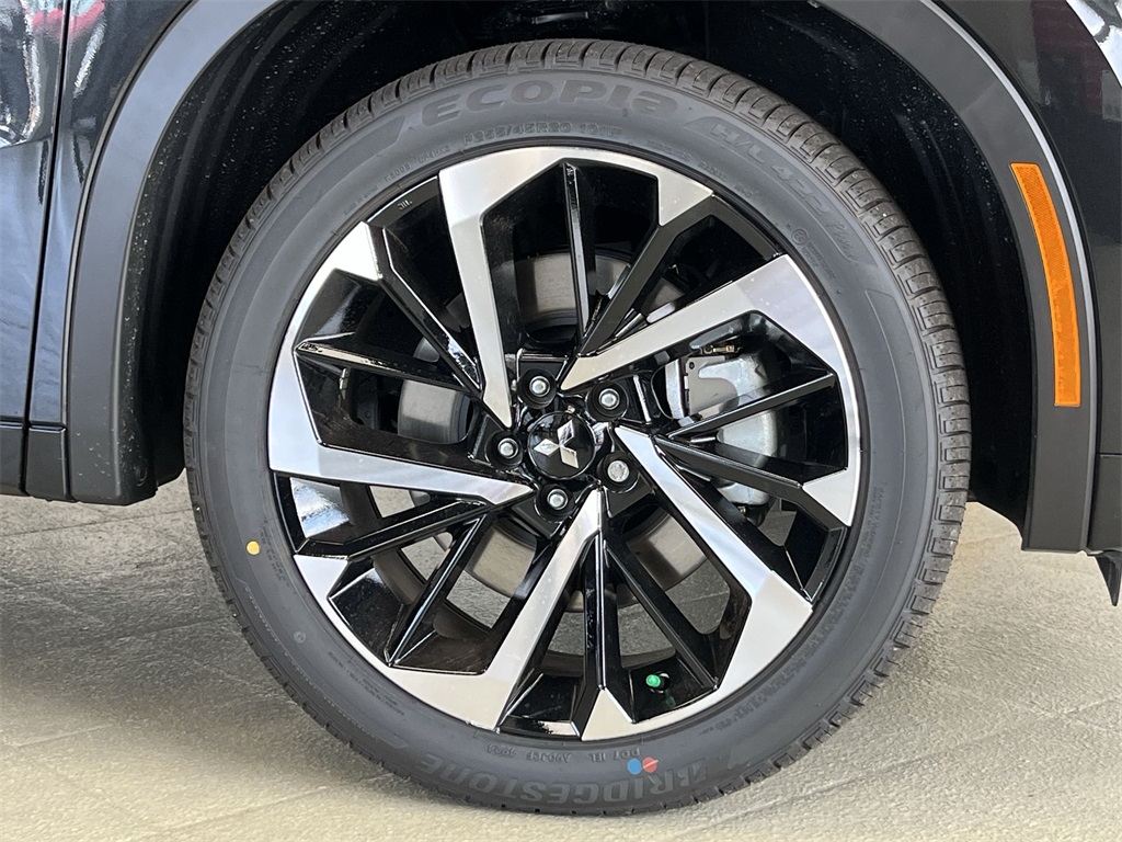 2025 Mitsubishi Outlander PHEV SEL Platinum photo 2