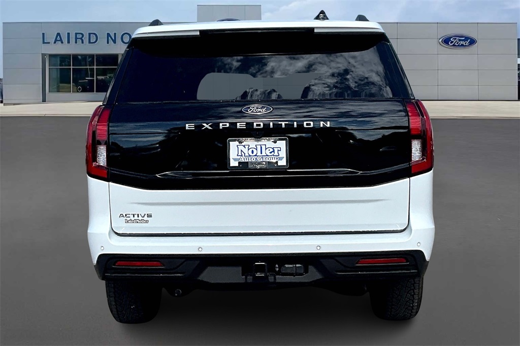 2025 Ford Expedition photo 4