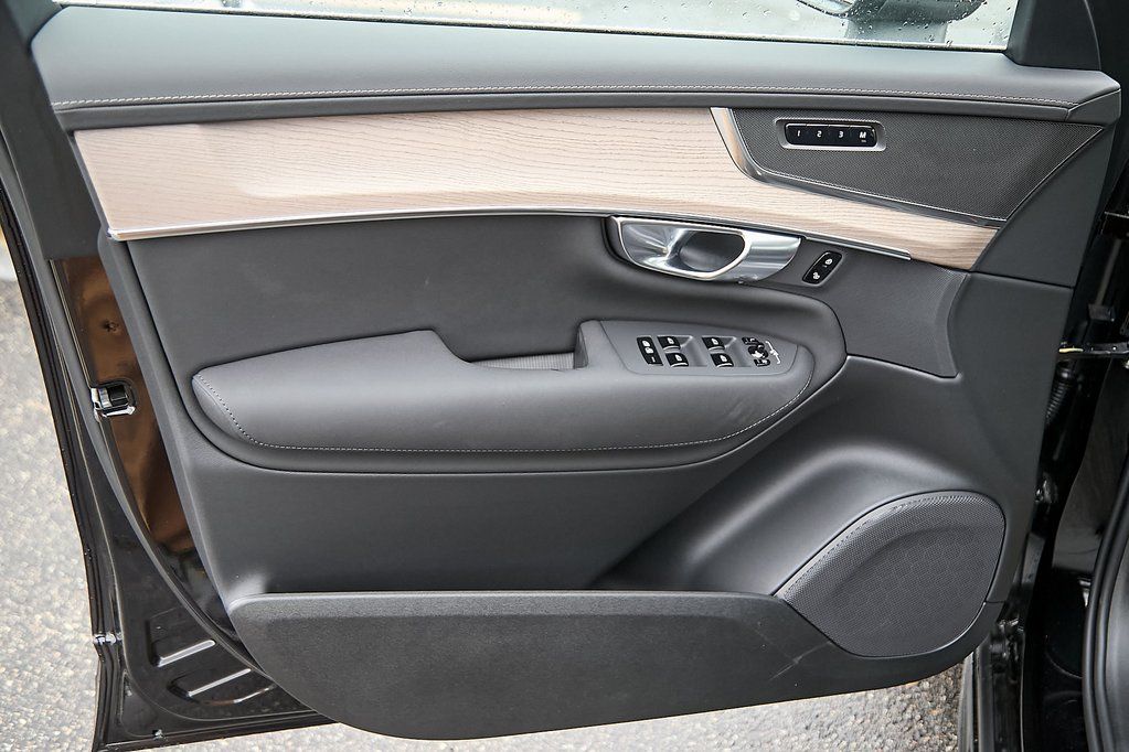 2025 VOLVO XC90 - Image 9