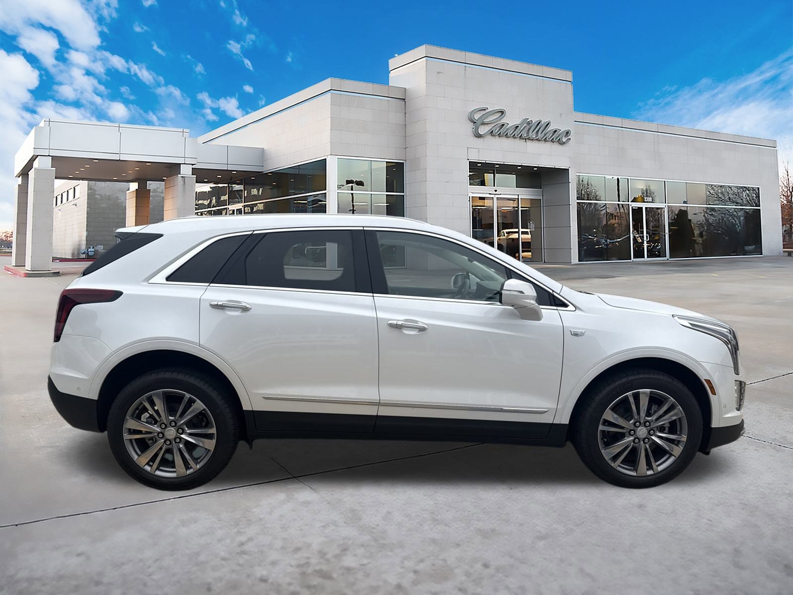 2025 Cadillac XT5 Premium Luxury photo 2